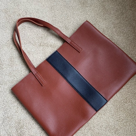Vince Camuto tote - Picture 2 of 10